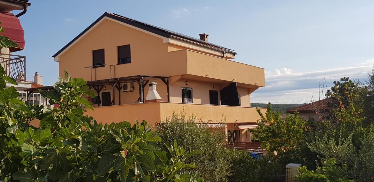 Apartmani Zem, Krk Krk Town Luaran gambar